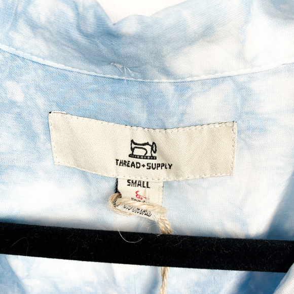 NWT Thread & Supply Short Sleeve Button-Up Blue & White Tie Dye - Picture 2 of 10